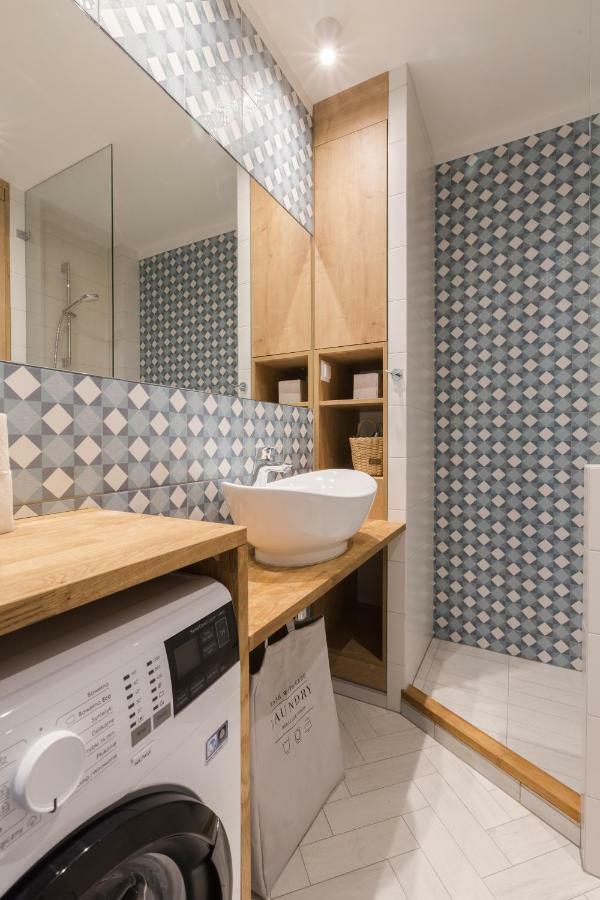 Apartament Downtown Apartment กดิเนีย ภายนอก รูปภาพ