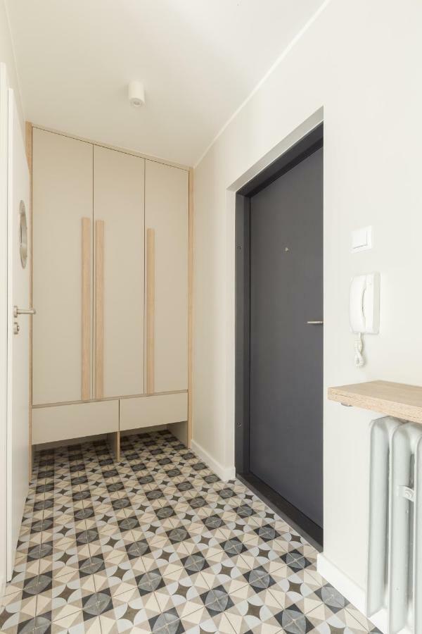 Apartament Downtown Apartment กดิเนีย ภายนอก รูปภาพ