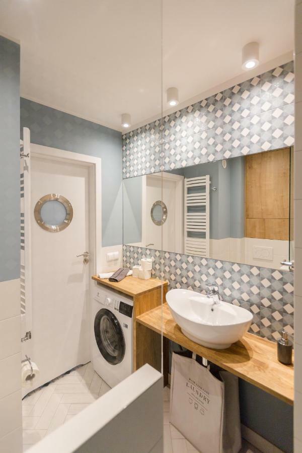 Apartament Downtown Apartment กดิเนีย ภายนอก รูปภาพ