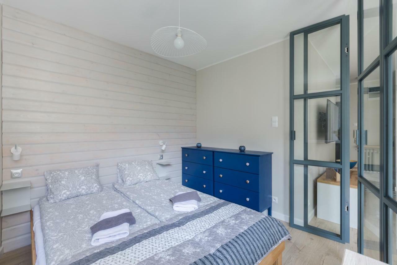 Apartament Downtown Apartment กดิเนีย ภายนอก รูปภาพ